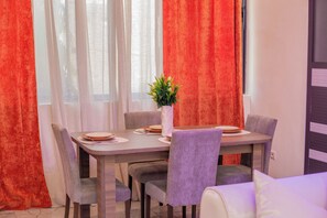 Dining - Résidence Sérénité- 2-bedroom apartment with beach view (Cotonou)