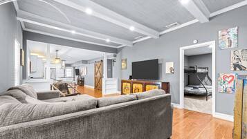 House, Multiple Beds, Pool Access, Pool View (The Heights Hideaway) | Living area | 42-inch flat-screen TV with digital channels