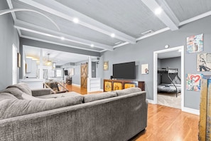 House, Multiple Beds, Pool Access, Pool View (The Heights Hideaway) | Living area | 42-inch flat-screen TV with digital channels