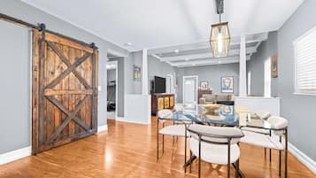 House, Multiple Beds, Pool Access, Pool View (The Heights Hideaway) | Dining