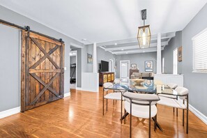 House, Multiple Beds, Pool Access, Pool View (The Heights Hideaway) | Dining