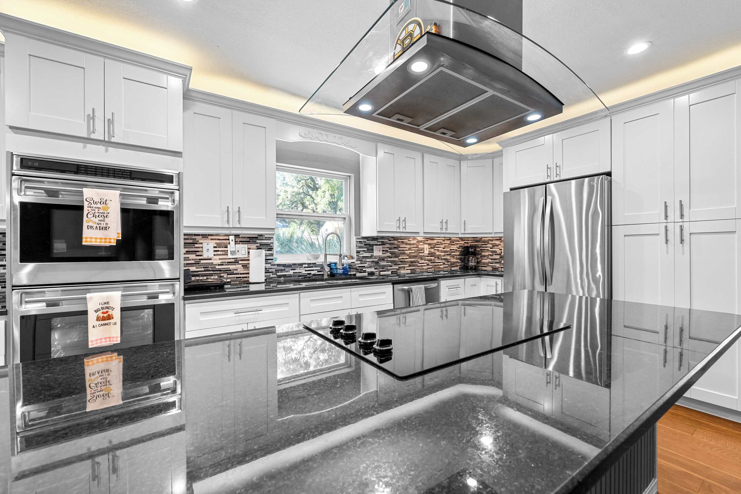 House, Multiple Beds, Pool Access, Pool View (The Heights Hideaway) | Private kitchen | Fridge, microwave, oven, stovetop