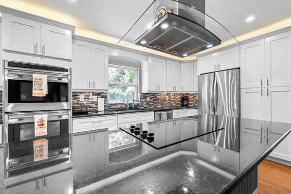 House, Multiple Beds, Pool Access, Pool View (The Heights Hideaway) | Private kitchen