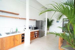 Family Villa, Pool View | Private kitchen