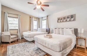 3 habitaciones, decoración personalizada y muebles diferentes 