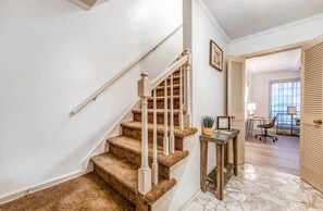 House, Multiple Beds, Patio, Garden View (Pinecrest Cottage) | Interior - Pinecrest Cottage (Memphis)