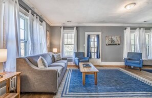 Maison, Plusieurs lits, patio, vue sur le jardin (Rozelle Roost Downstairs) | Aire de séjour