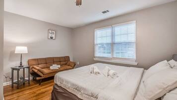 Casa, varias camas, patio, vistas al jardín (Wellsville Rd) | Vistas desde la habitación