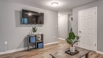 House, Multiple Beds, Patio, Garden View (Schoolfield Collective) | Interior