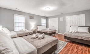 House, Multiple Beds, Patio, Garden View (Walnut Bend Bliss)