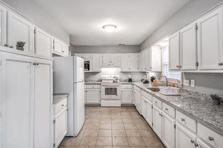 House, Multiple Beds, Patio, Garden View (Walnut Bend Bliss) | Private kitchen | Coffee/tea maker