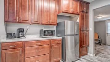 House, Multiple Beds, Patio, Garden View (Haddington House) | Private kitchen