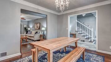 Casa, varias camas, patio, vista al jardín (Haddington House) | 6 habitaciones, decoración personalizada y muebles diferentes