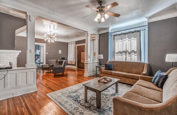 House, Multiple Beds, Patio, Garden View (Glenview Guesthouse) | Living area | Fireplace - Glenview Guesthouse (Memphis)