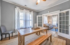 4 habitaciones, decoración personalizada y muebles diferentes 