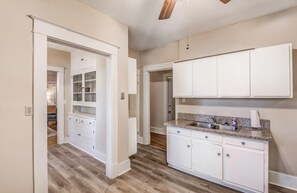 Apartment, Multiple Beds, Patio, Garden View (Avalon Nest Upstairs) | Interior