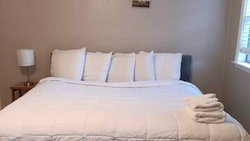 Ev, Birden Çok Yatak, Veranda, Bahçe Manzaralı (Flamingo Hideaway) | 3 yatak odası, ayrı ayrı dekore edilmiş, ayrı ayrı döşenmiş