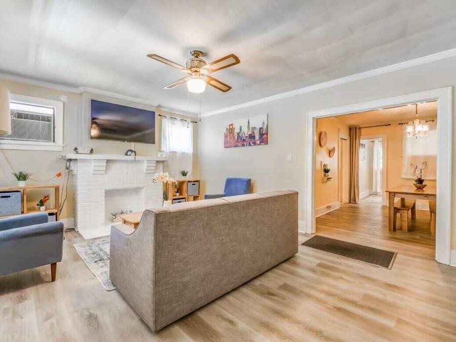 Hus, flere senger, terrasse, hageutsikt (Garland Haven Hideaway Unit A) | Oppholdsområde