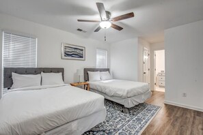 Casa, várias camas, cozinha, vista para o jardim (High Point Nest – Both Units) | 8 quartos, individualmente decorados, individualmente mobiliados