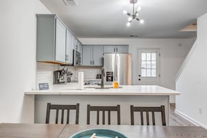 House, Multiple Beds, Kitchen, Garden View (High Point Nest – Both Units) | Private kitchen | Coffee/tea maker