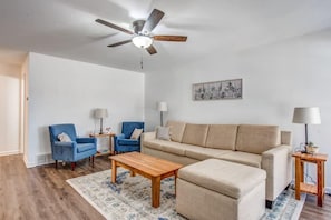 House, Multiple Beds, Kitchen, Garden View (High Point Nest – Both Units) | Living area - High Point Nest Both Units (Memphis)