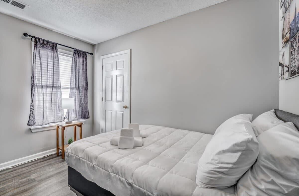 Ferienhaus, Mehrere Betten, Terrasse, Gartenblick (Cedar Ave Escape) | Ausblick vom Zimmer