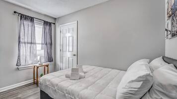 Ferienhaus, Mehrere Betten, Terrasse, Gartenblick (Cedar Ave Escape) | Ausblick vom Zimmer