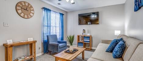 Maison, plusieurs lits, patio, vue jardin (Cedar Ave Escape) | Coin séjour