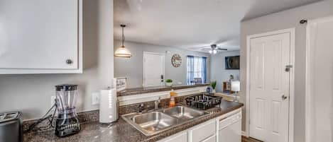 House, Multiple Beds, Patio, Garden View (Cedar Ave Escape) | Private kitchen