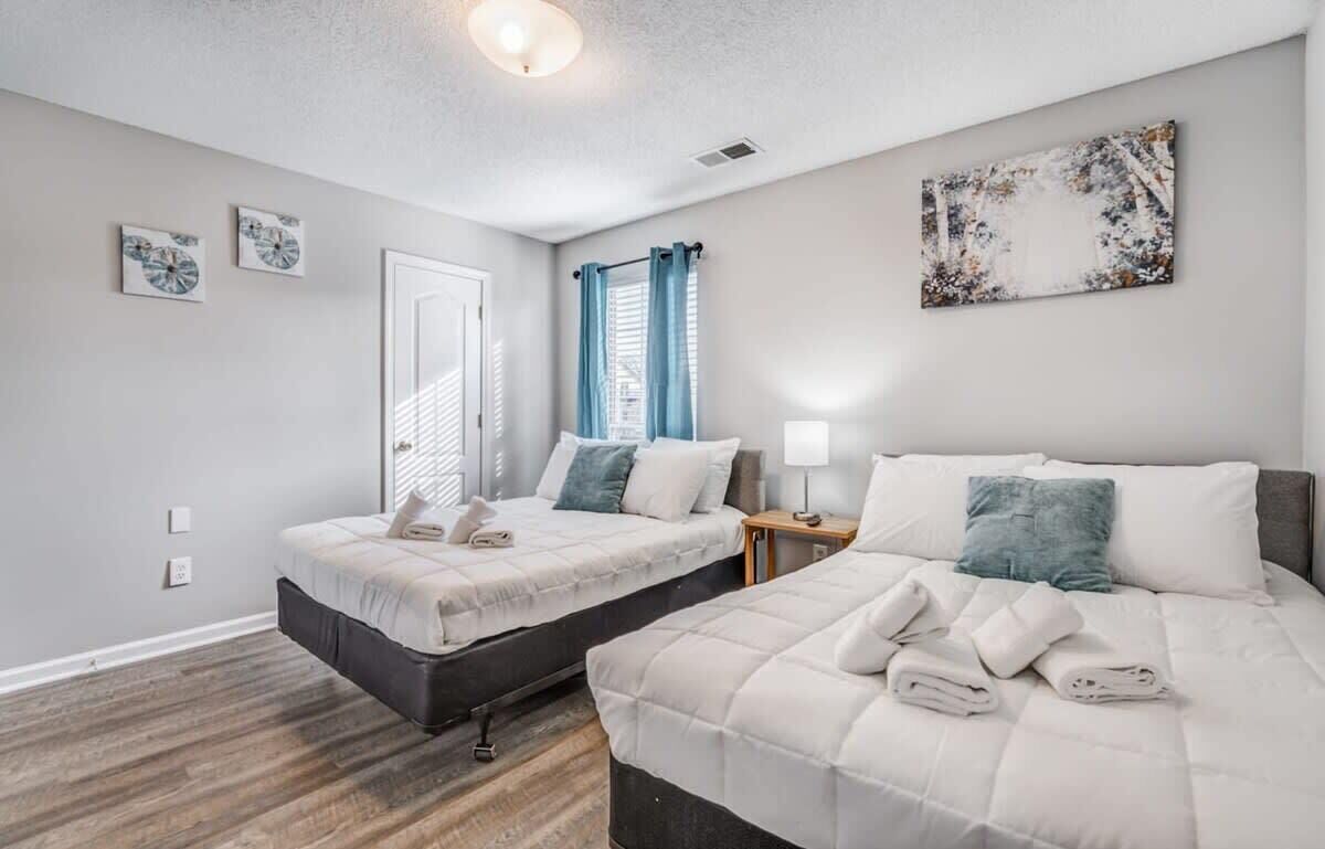 3 habitaciones, decoración personalizada y muebles diferentes 