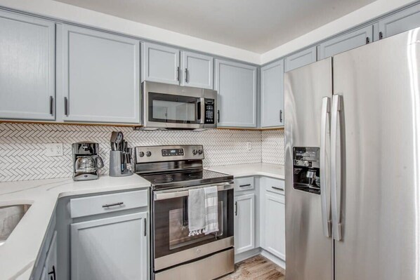 House, Multiple Beds, Patio, Garden View (High Point House Huit Retreat 4) | Private kitchen