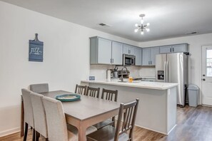 하우스, 침대(여러 개), 파티오, 정원 전망 (High Point House Huit Retreat 4) | 다이닝