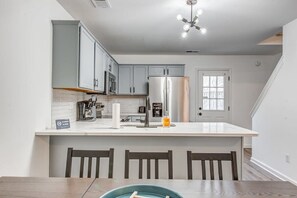House, Multiple Beds, Patio, Garden View (High Point House Huit Retreat 4) | Private kitchen | Fridge, microwave, oven, stovetop