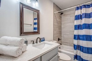 Bathroom - High Point House Huit Retreat 4 (Memphis)