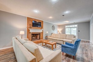 House, Multiple Beds, Patio, Garden View (Timber Creek Hideaway) | Living area - Timber Creek Hideaway (Cordova)