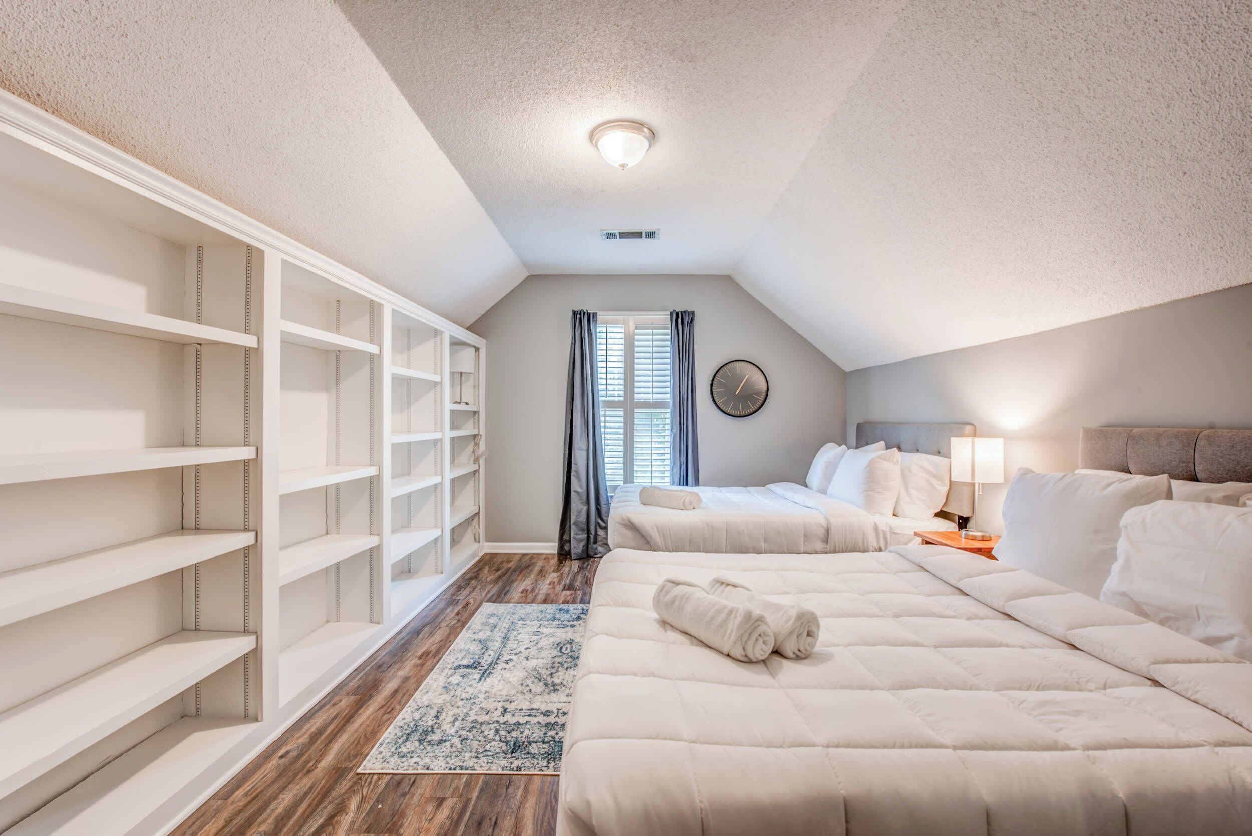 4 عدّة غرف نوم وبديكورات فريدة لكل غرفة وطراز فريد لكل وحدة