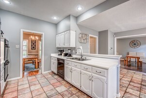 House, Multiple Beds, Patio, Garden View (Timber Creek Hideaway) | Private kitchen