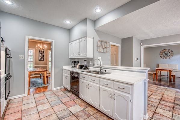 House, Multiple Beds, Patio, Garden View (Timber Creek Hideaway) | Private kitchen - Timber Creek Hideaway (Cordova)