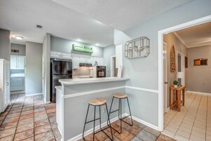 House, Multiple Beds, Patio, Garden View (Timber Creek Hideaway) | Private kitchen