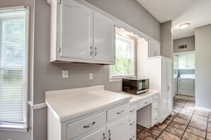 House, Multiple Beds, Patio, Garden View (Timber Creek Hideaway) | Interior