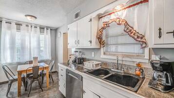 House, Multiple Beds, Patio, Garden View (Yale Gather Hideaway) | Private kitchen | Coffee/tea maker