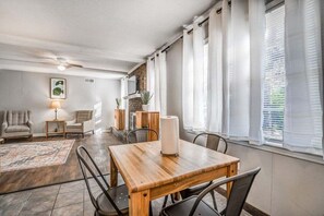 Ferienhaus, Mehrere Betten, Terrasse, Gartenblick (Yale Gather Hideaway) | Ausblick vom Zimmer