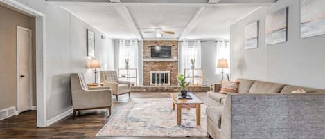 House, Multiple Beds, Patio, Garden View (Yale Gather Hideaway) | Living area