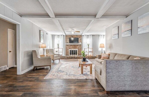 House, Multiple Beds, Patio, Garden View (Yale Gather Hideaway) | Living area