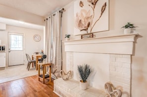 Ferienhaus, Mehrere Betten, Terrasse, Gartenblick (Flowering Peach Stayhouse) | Innenbereich