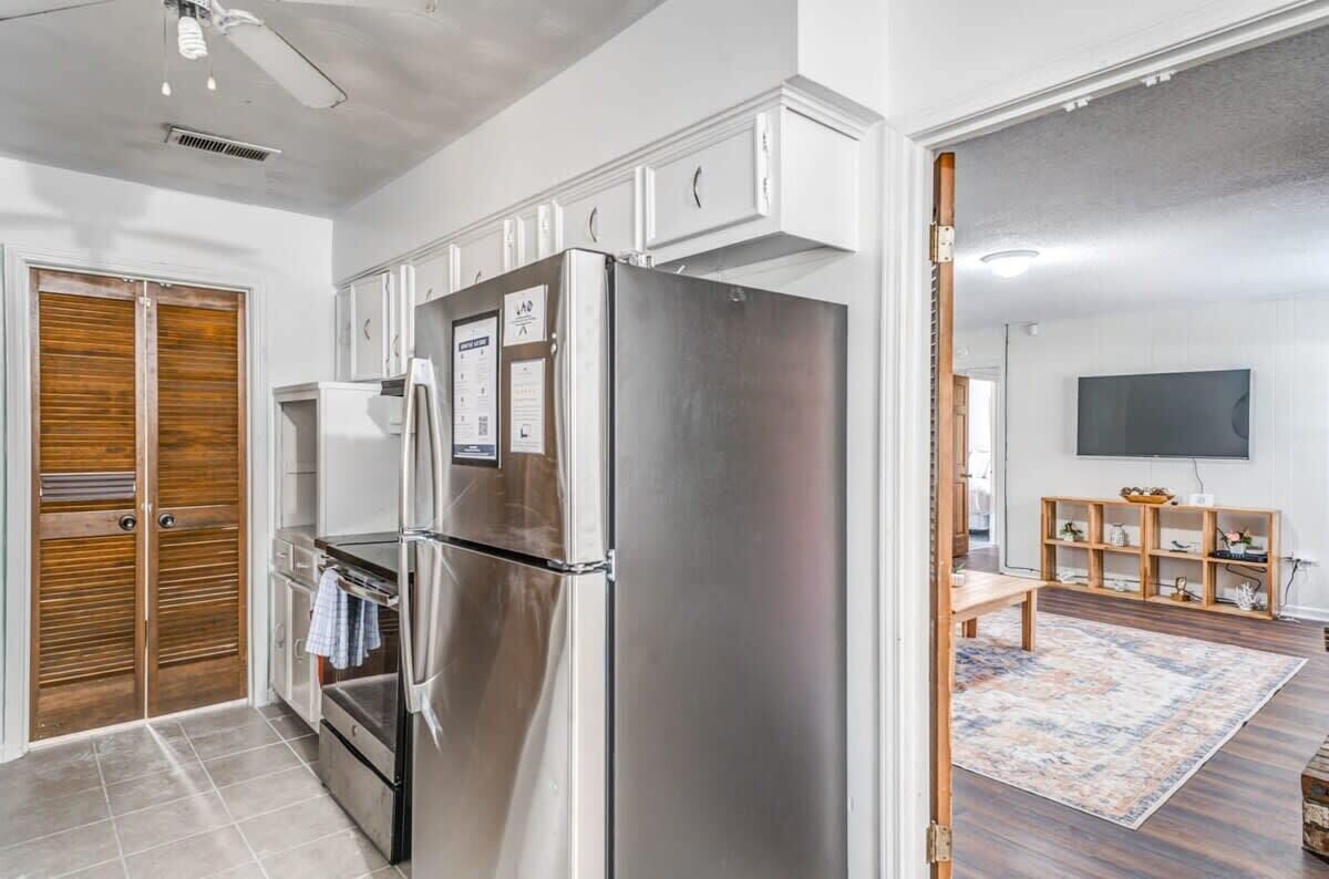 Nhà, nhiều giường, sân hiên, quang cảnh vườn (Tulip Tree Cottage) | Bếp riêng | Dụng cụ pha cà phê/trà 