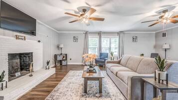 Maison, plusieurs lits, patio, vue jardin (Whitehaven Park Retreat) | Coin séjour