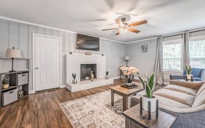 Ferienhaus, Mehrere Betten, Terrasse, Gartenblick (Whitehaven Park Retreat) | Wohnbereich