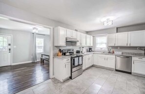 House, Multiple Beds, Patio, Garden View (Whitehaven Park Retreat) | Private kitchen | Coffee/tea maker - Whitehaven Park Retreat (Memphis)