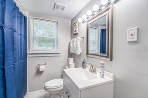 House, Multiple Beds, Patio, Garden View (Whitehaven Park Retreat) | Bathroom